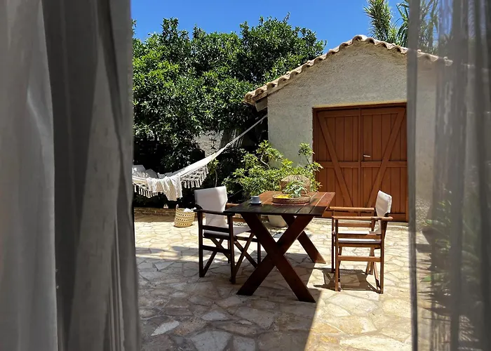 Sunny Garden Apartment