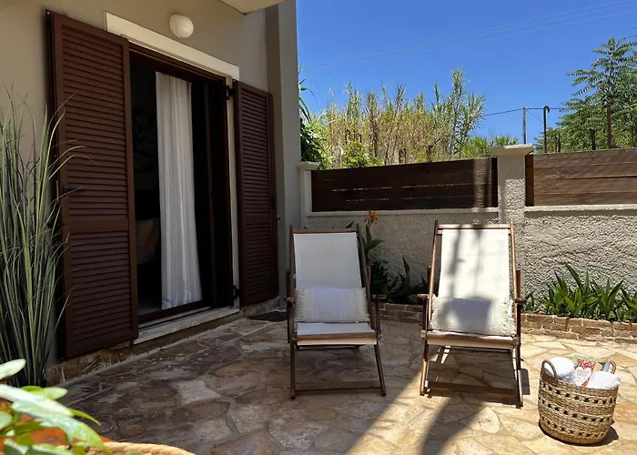 Sunny Garden Apartment
